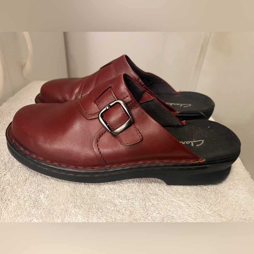 8M Clarks Women's Red Leather Mules with Buckle